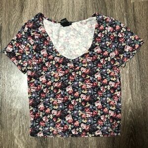 Forever 21 Floral Print T-shirt - Black, Size S